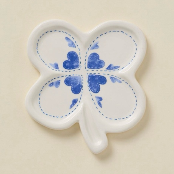 Country Icon Shape - Clover Ceramic Catch-All Dish
Brand NIB Blue & White - Picture 1 of 3